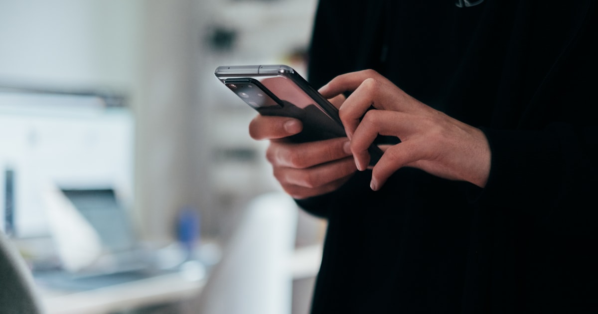 ForwardChat Smart Follow Up reading a WhatsApp chat and deciding whether to send a follow up or stay silent