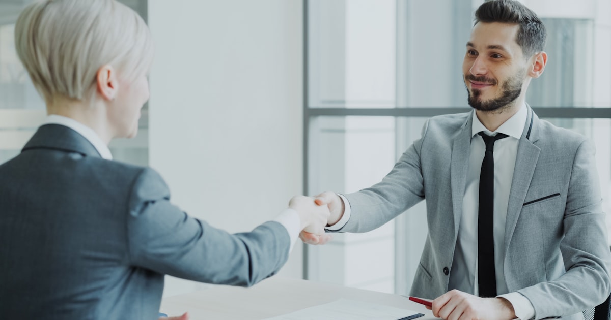 AI Sales Handoff routing qualified leads to human sales agents